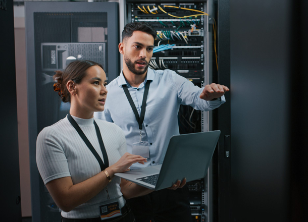 2 people monitoring server