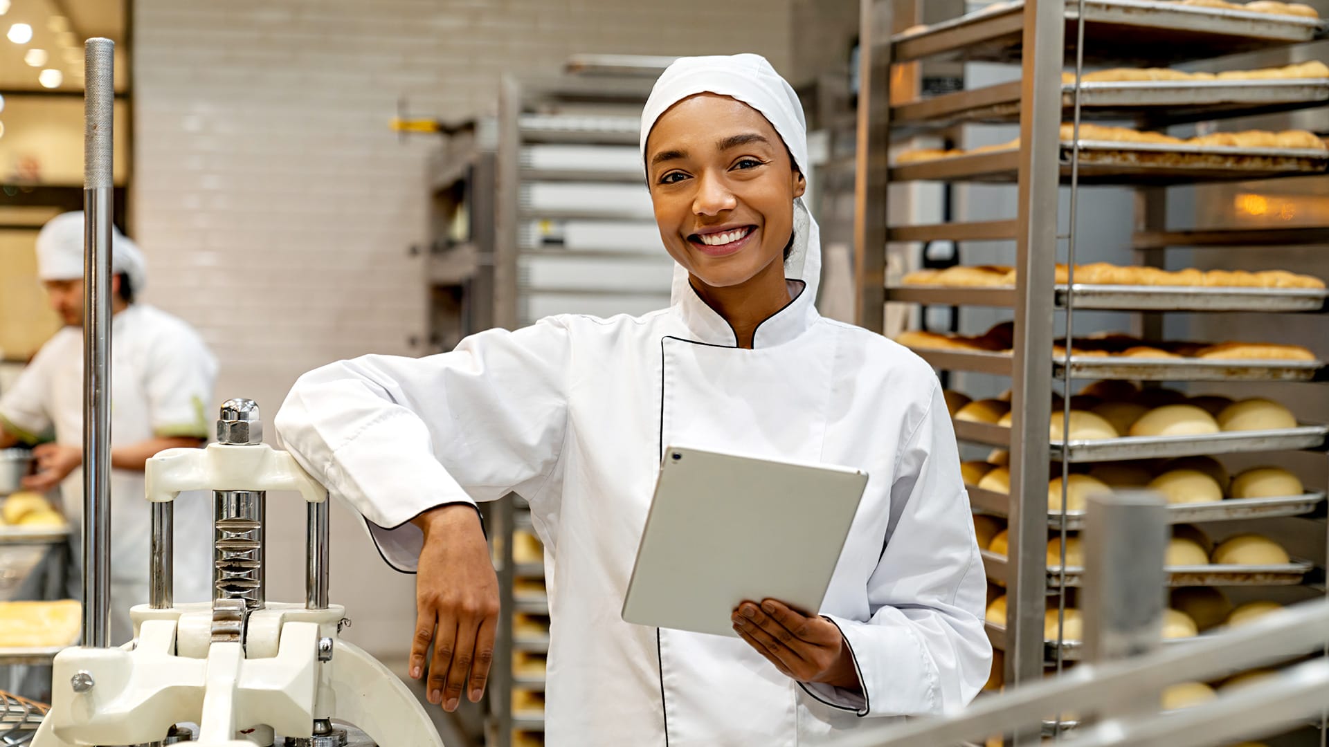 Baker using device for inventory